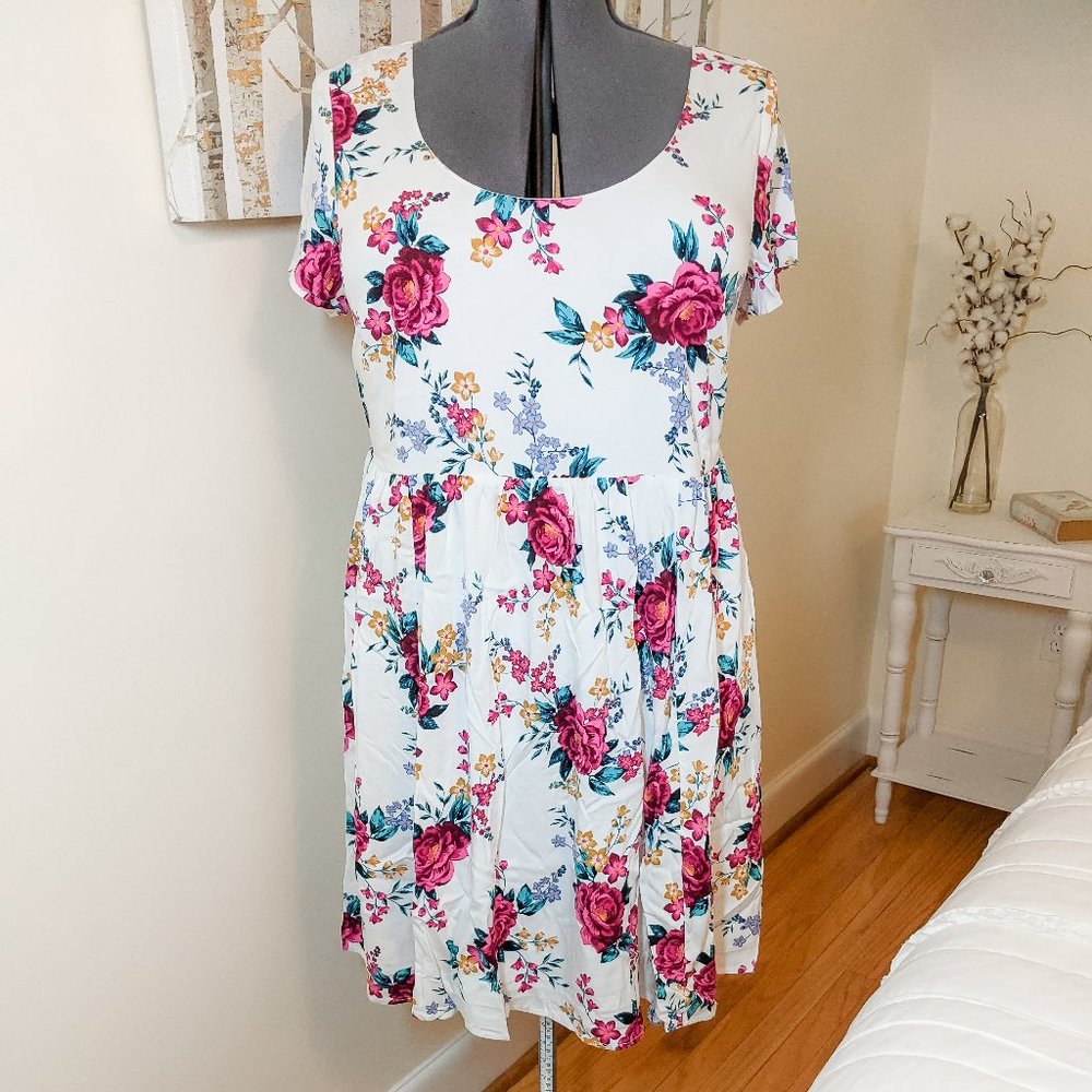 ~*NWT Torrid White Floral Skater Dress - Size 1*~
